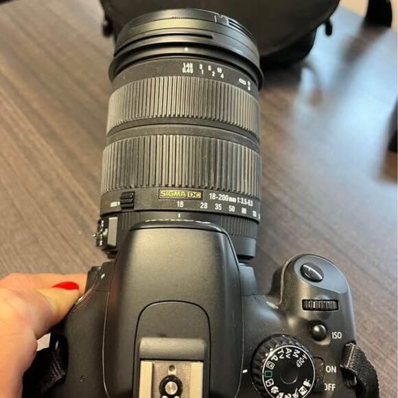 Canon EOS 550d and Sigma Lens - Picture 5 of 10